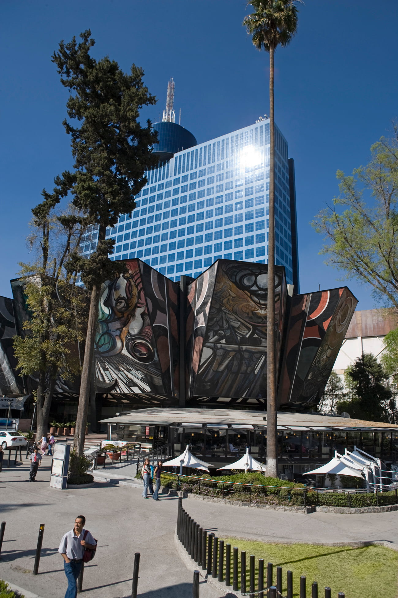 World Trade Center, Ciudad de México, Polyforum Siqueiros